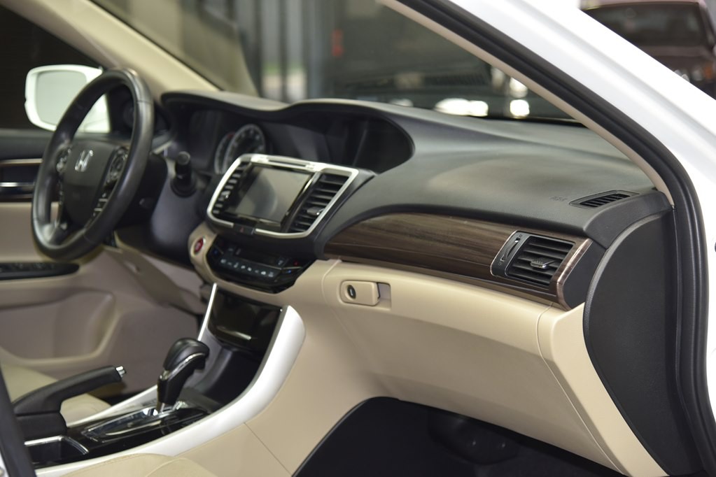 2017 Honda Accord Image 35