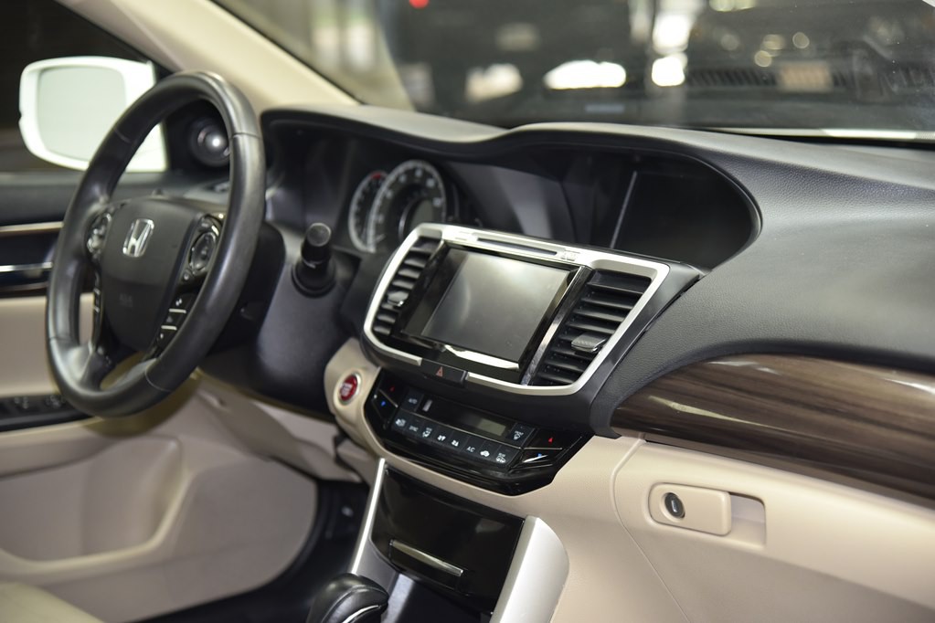 2017 Honda Accord Image 36