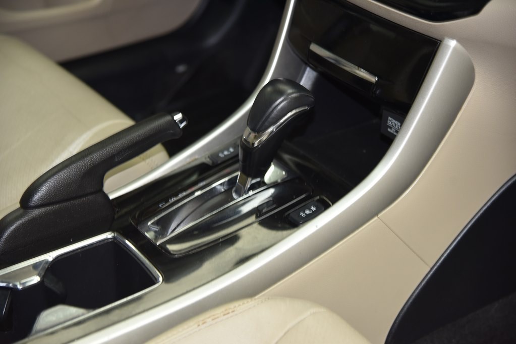 2017 Honda Accord Image 38