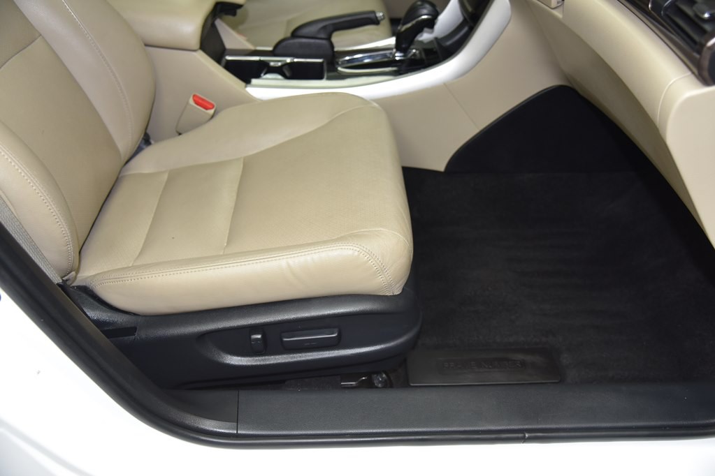 2017 Honda Accord Image 40