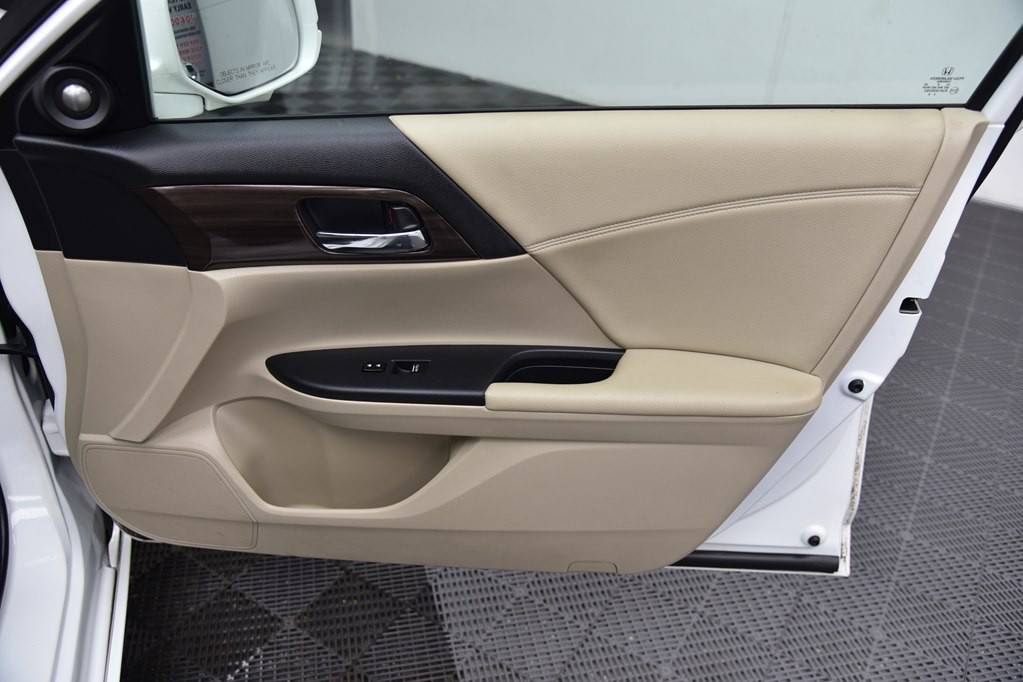 2017 Honda Accord Image 41