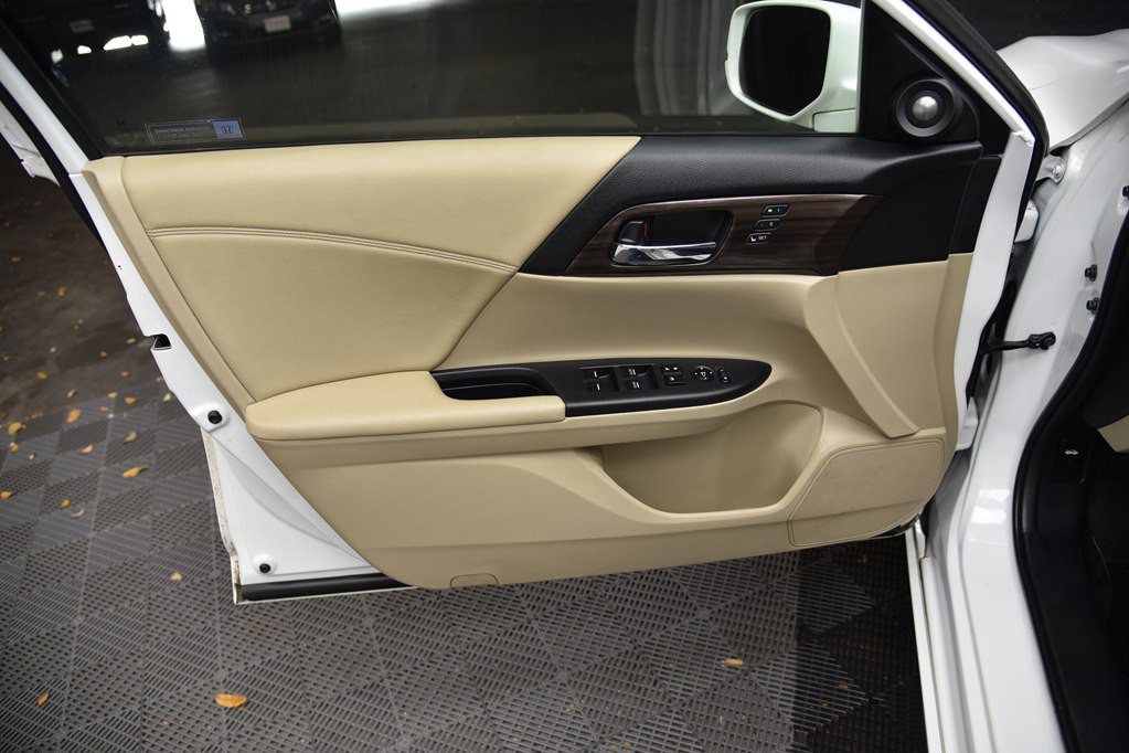 2017 Honda Accord Image 49