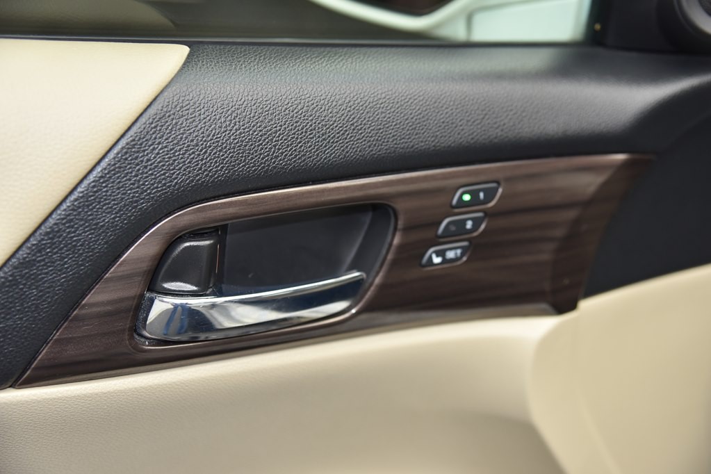 2017 Honda Accord Image 51