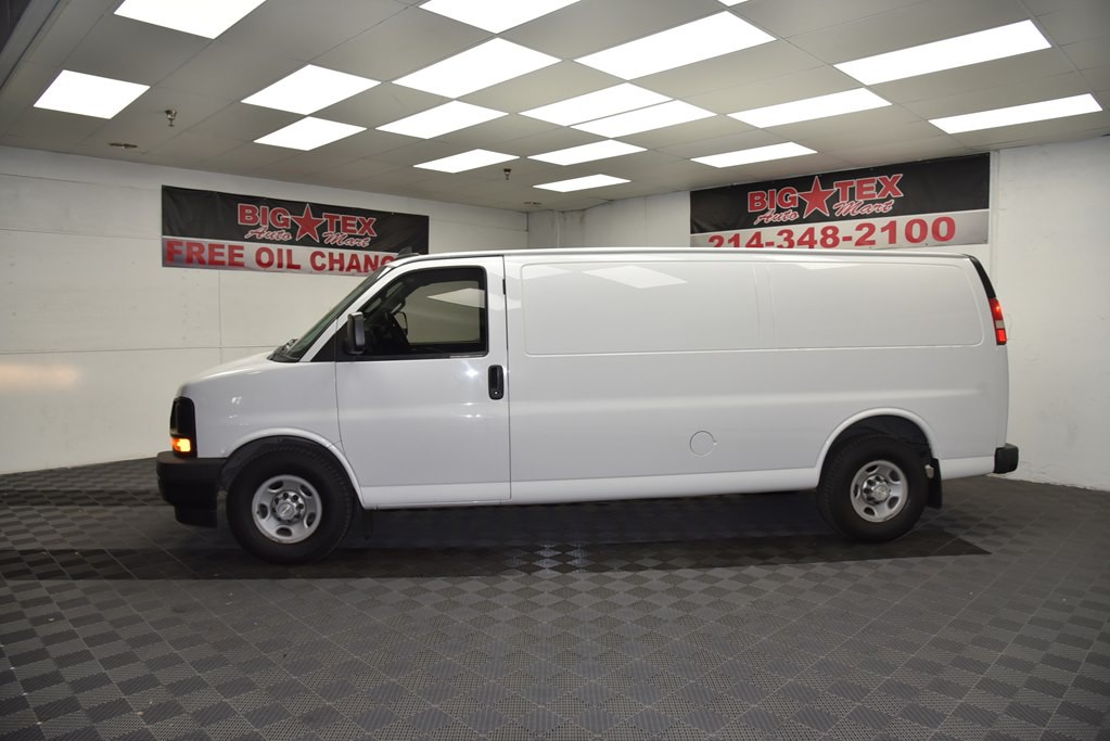 2017 Chevrolet Express Image 2