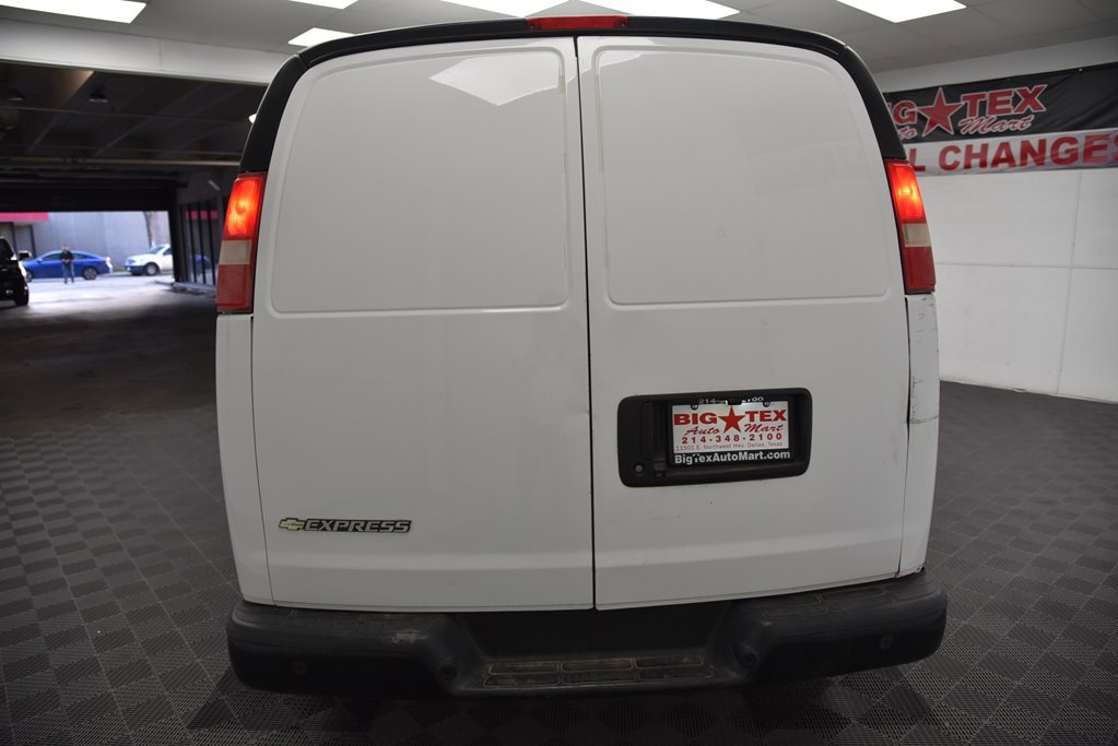 2017 Chevrolet Express Image 4