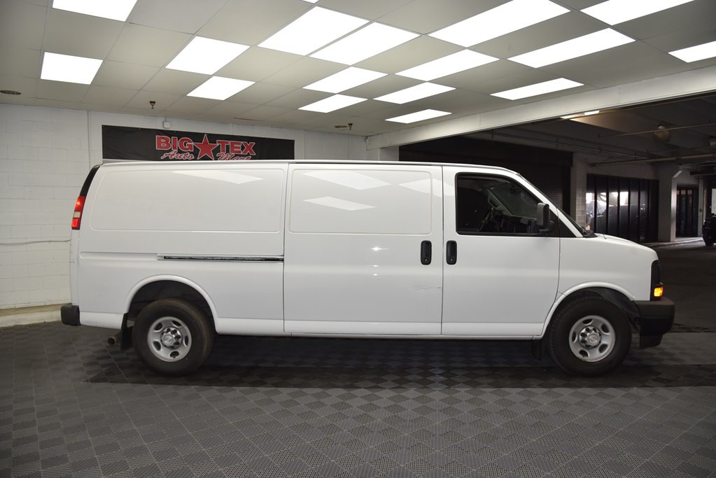 2017 Chevrolet Express Image 5