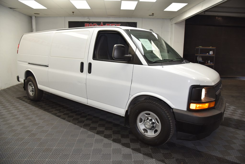 2017 Chevrolet Express Image 6