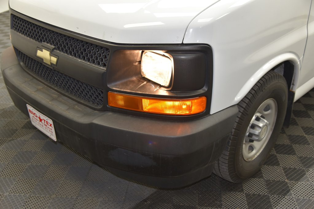 2017 Chevrolet Express Image 9