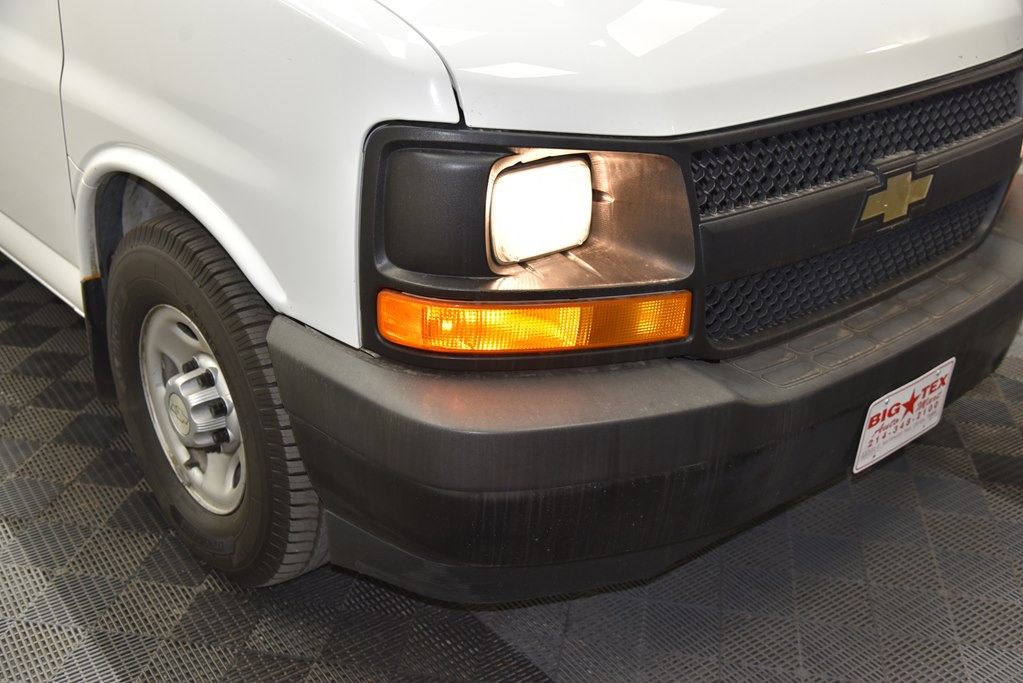2017 Chevrolet Express Image 11