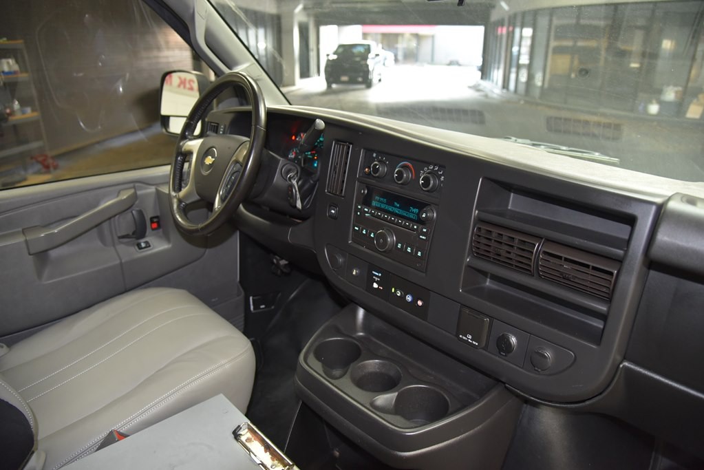 2017 Chevrolet Express Image 17