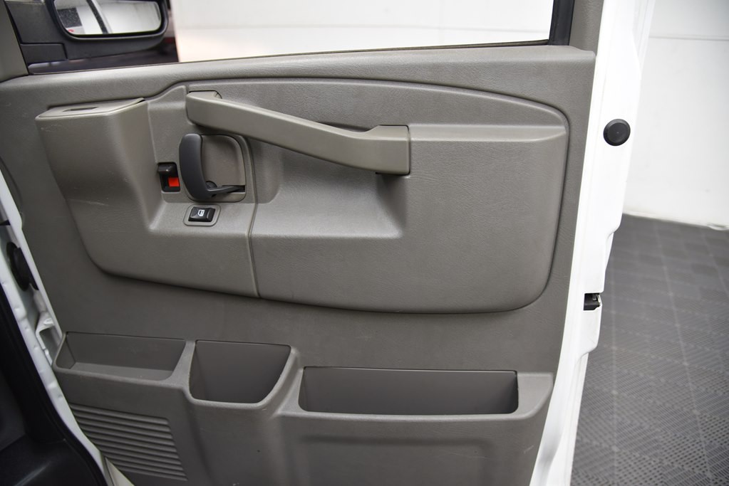 2017 Chevrolet Express Image 18