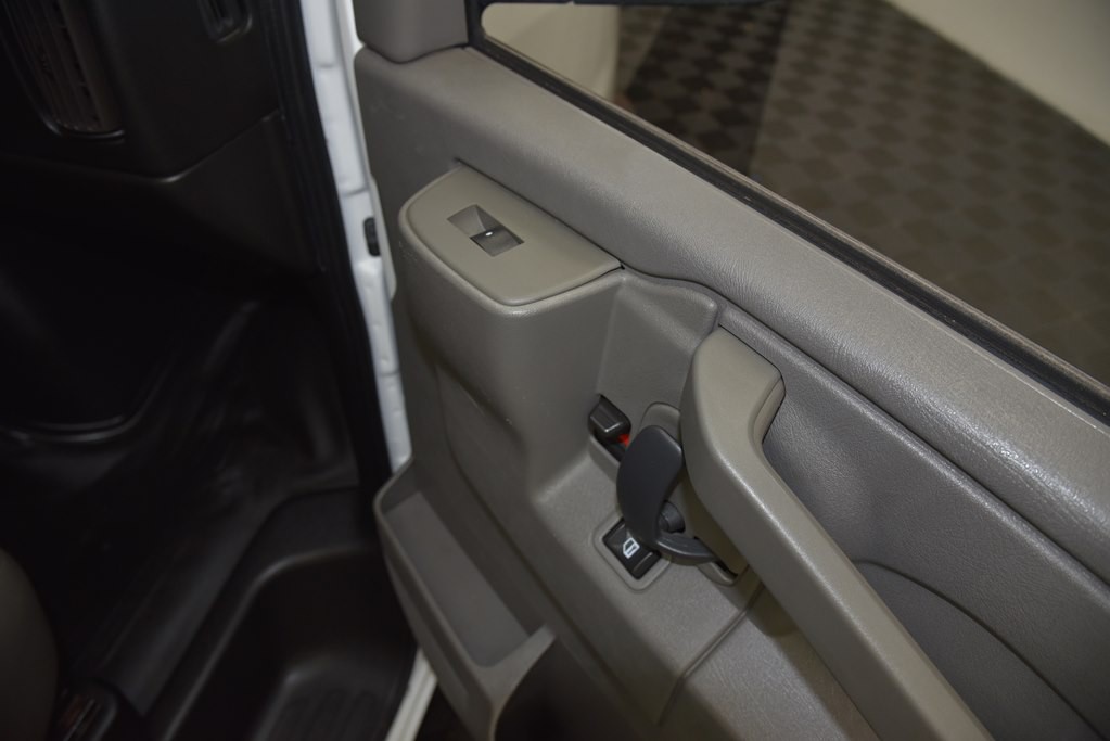 2017 Chevrolet Express Image 19