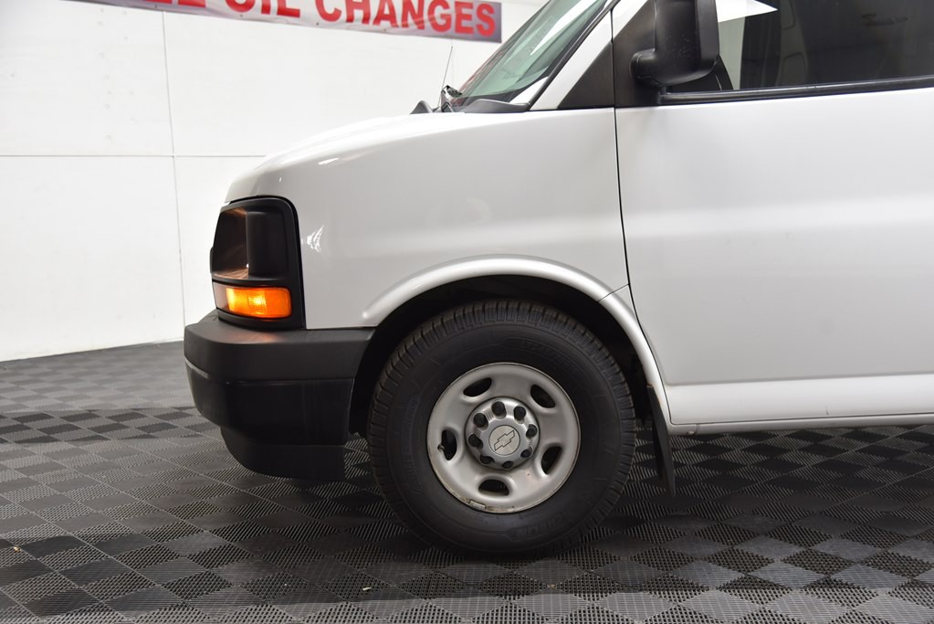2017 Chevrolet Express Image 23