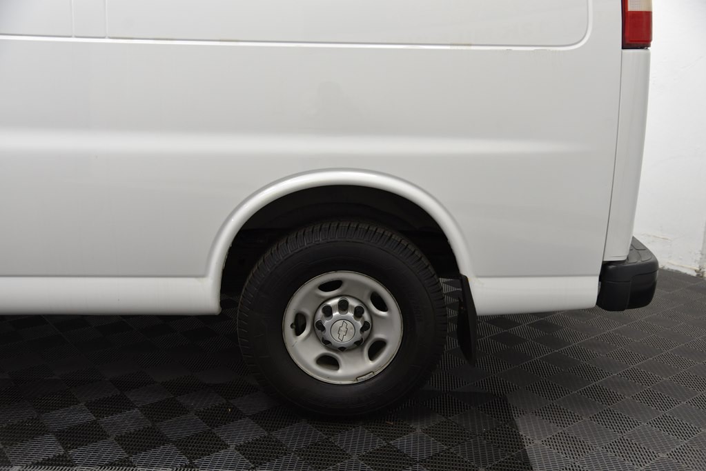 2017 Chevrolet Express Image 24