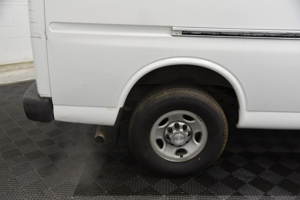 2017 Chevrolet Express Image 25