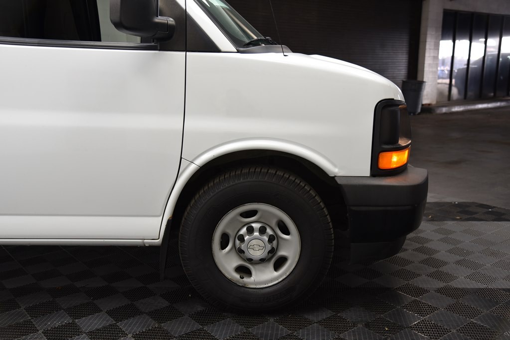 2017 Chevrolet Express Image 26