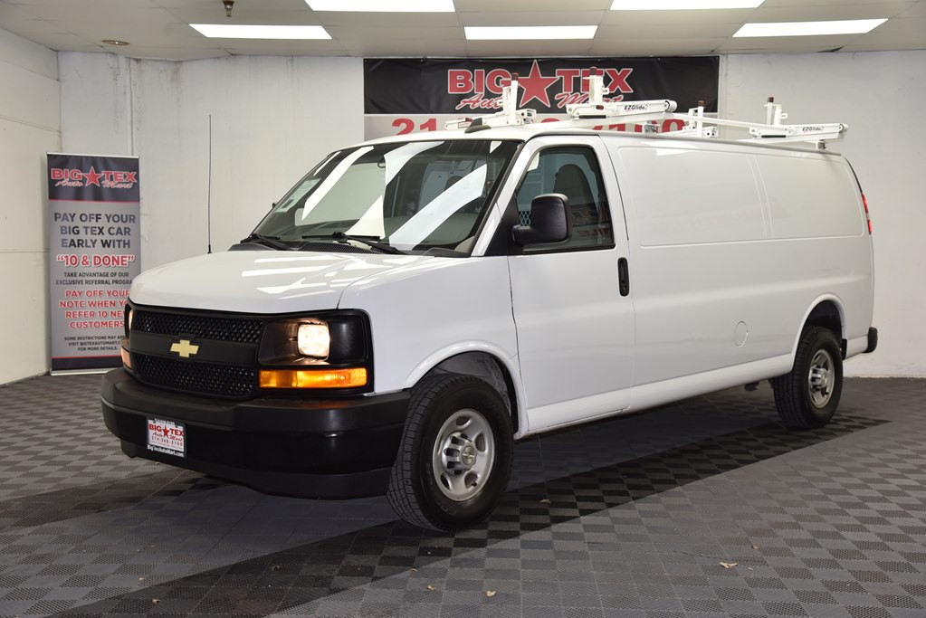 2017 Chevrolet Express Image 1