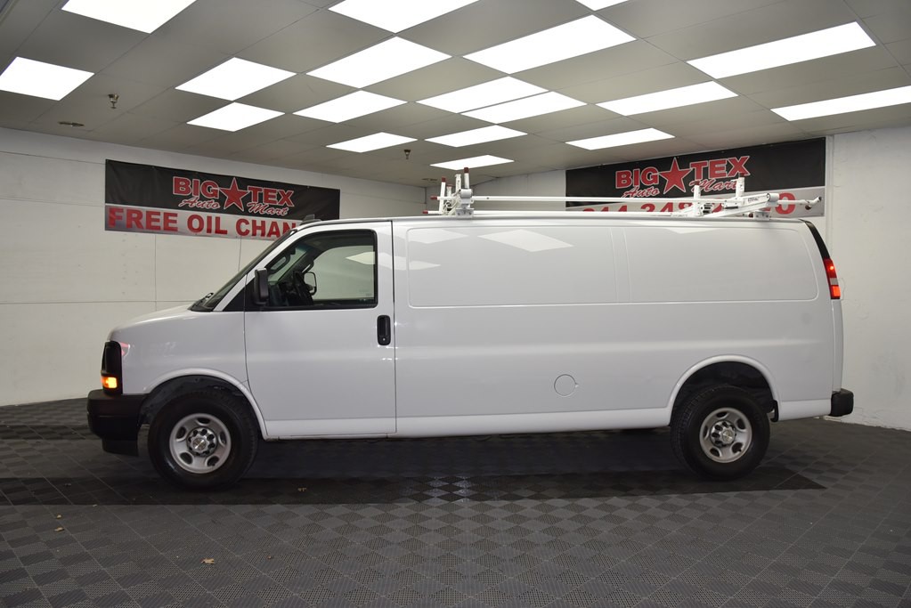 2017 Chevrolet Express Image 2