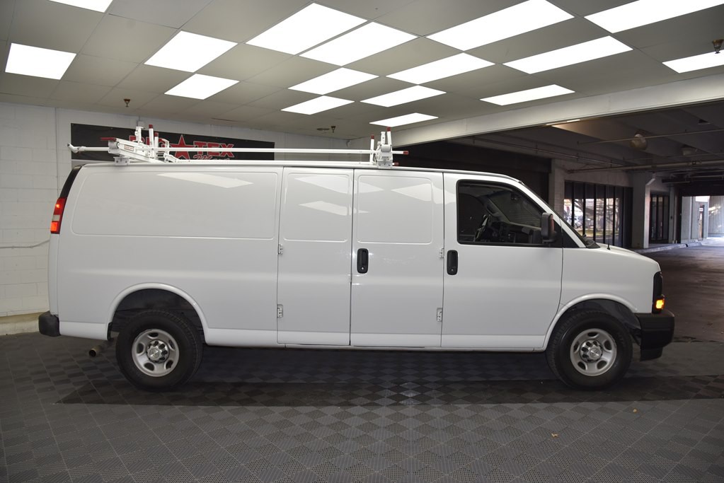 2017 Chevrolet Express Image 5