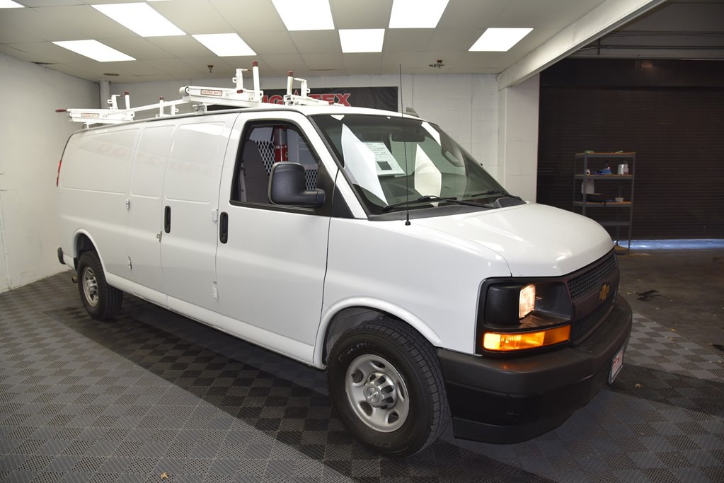 2017 Chevrolet Express Image 6