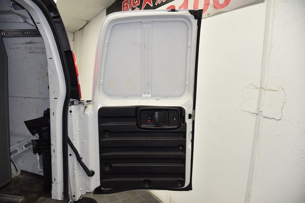 2017 Chevrolet Express Image 11