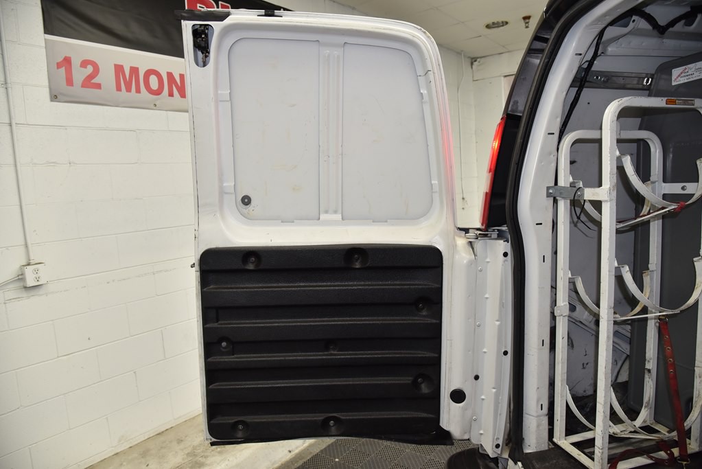 2017 Chevrolet Express Image 12