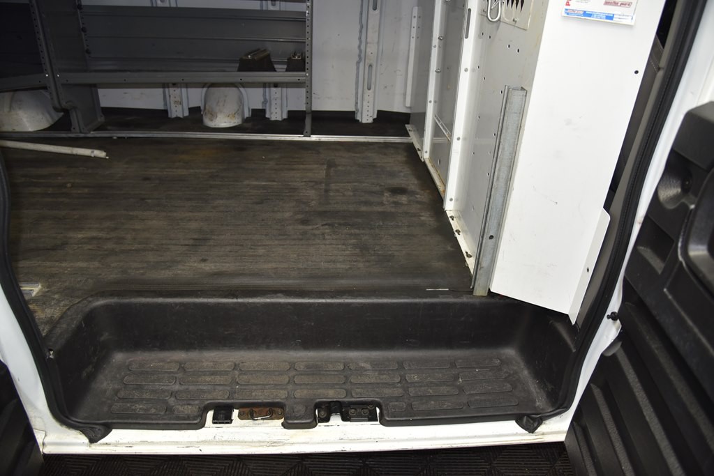 2017 Chevrolet Express Image 15