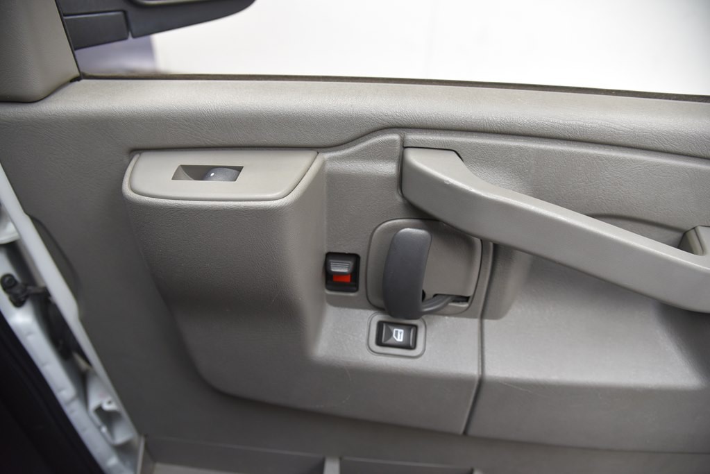 2017 Chevrolet Express Image 20