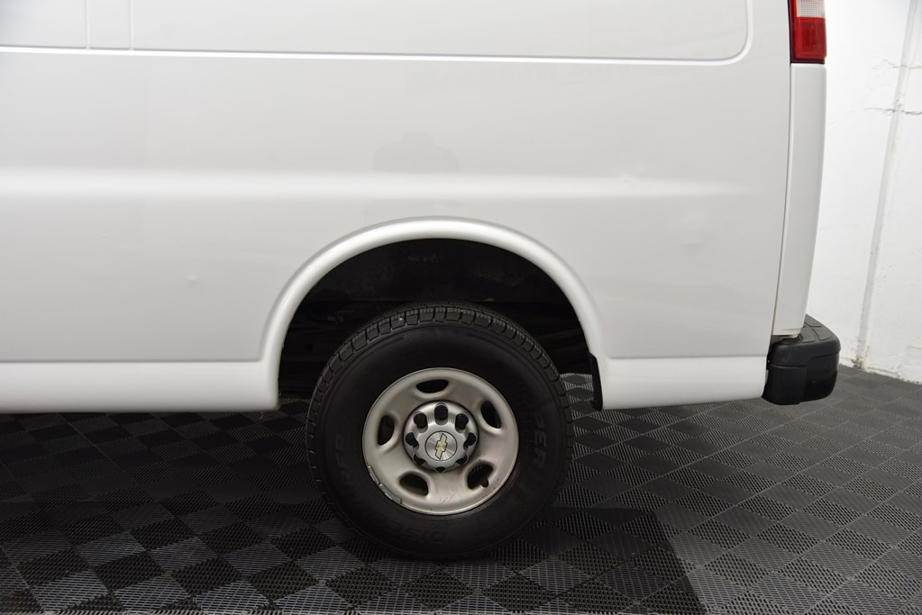 2017 Chevrolet Express Image 24