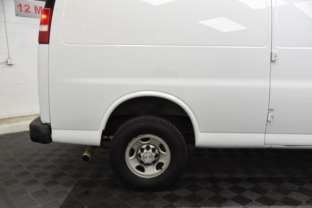2017 Chevrolet Express Image 25