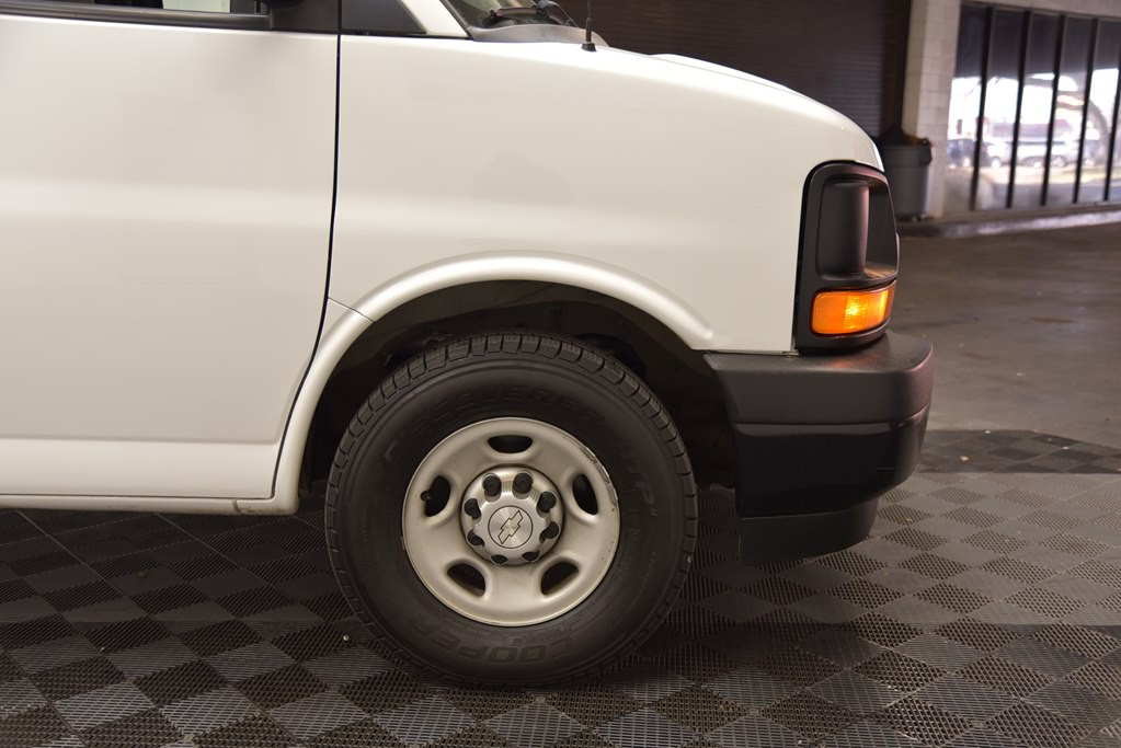 2017 Chevrolet Express Image 26