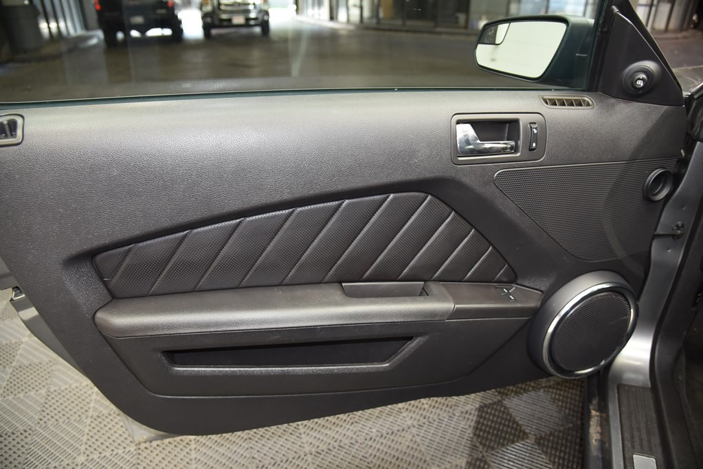 2011 Ford Mustang Image 18