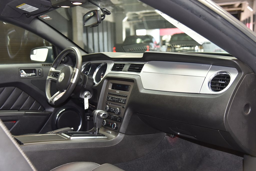 2011 Ford Mustang Image 21