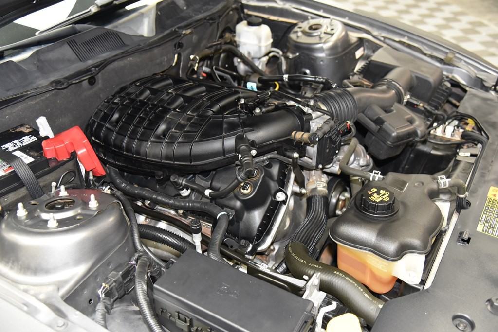 2011 Ford Mustang Image 24