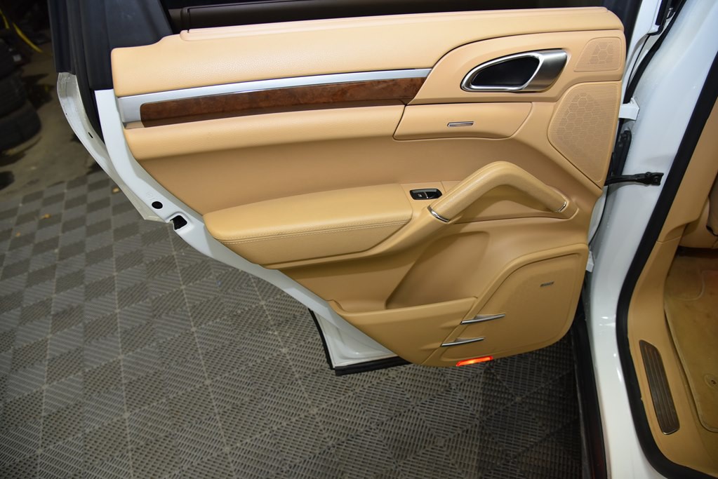 2014 Porsche Cayenne Image 28