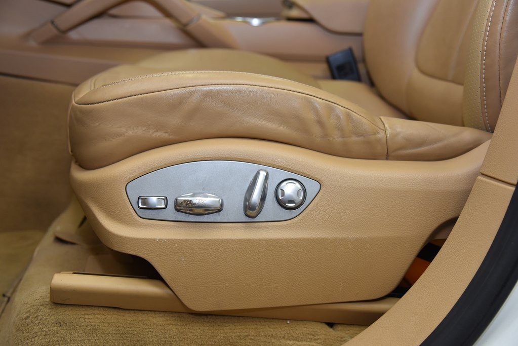 2014 Porsche Cayenne Image 38