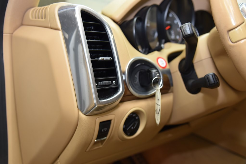 2014 Porsche Cayenne Image 40