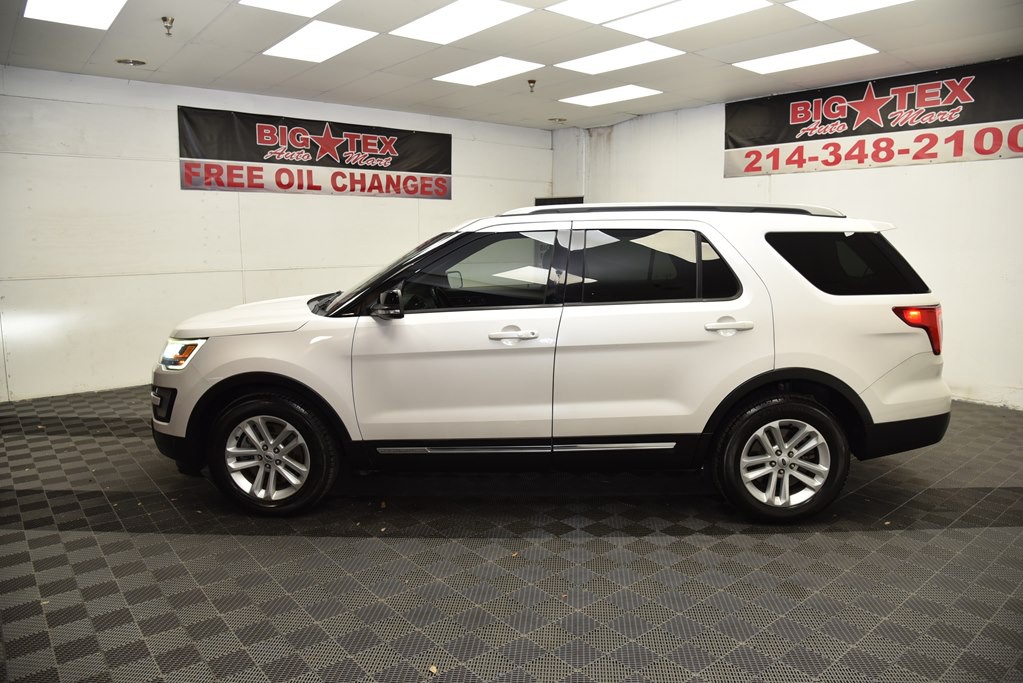 2017 Ford Explorer Image 2