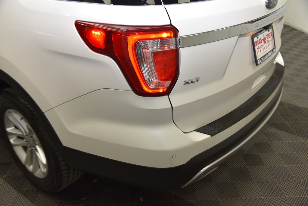 2017 Ford Explorer Image 11