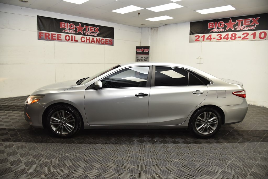 2017 Toyota Camry Image 2