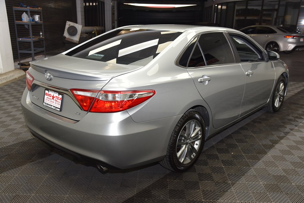 2017 Toyota Camry Image 5