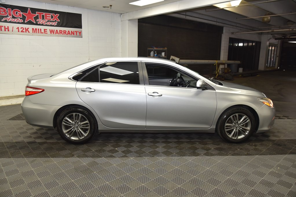 2017 Toyota Camry Image 6