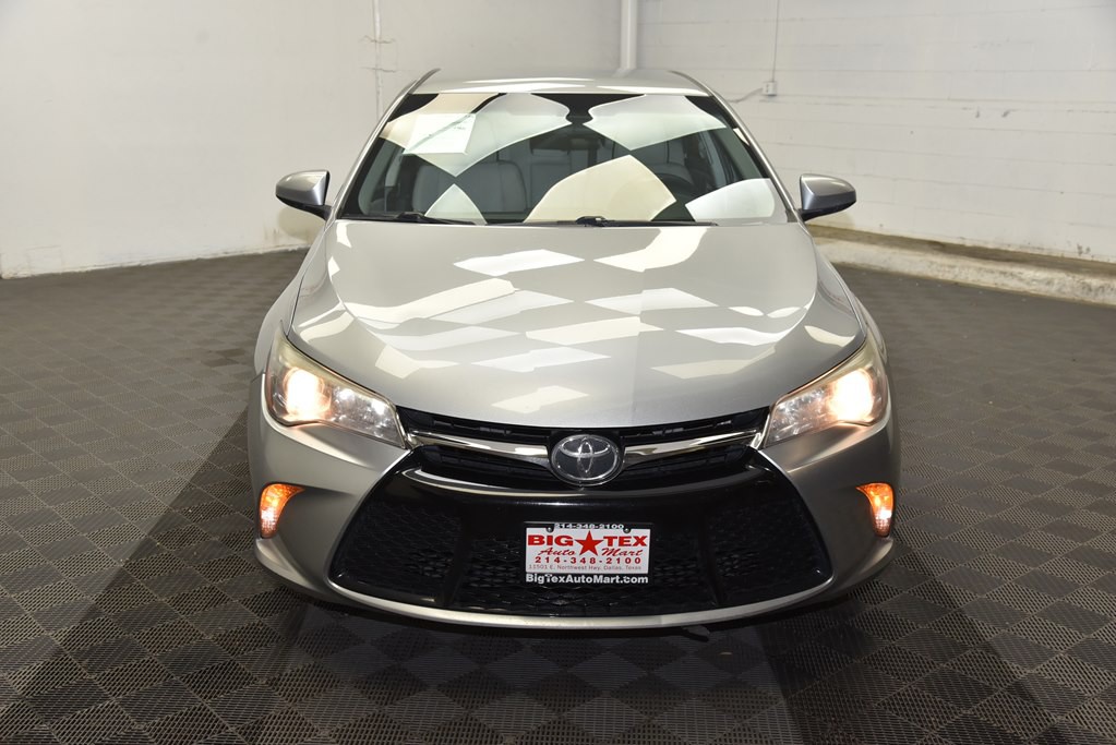 2017 Toyota Camry Image 8