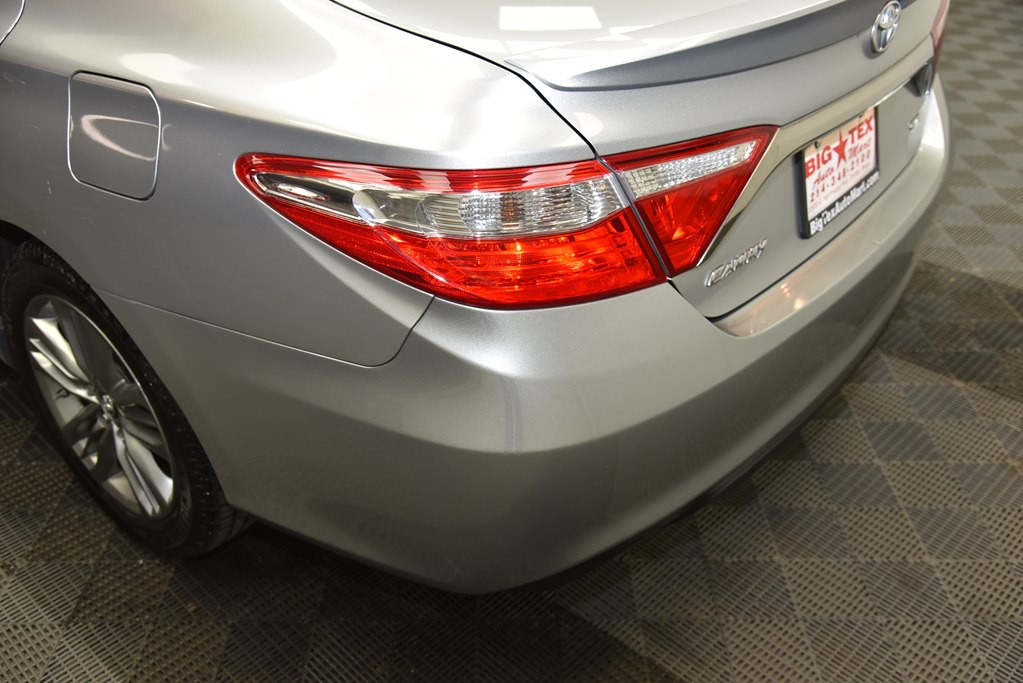 2017 Toyota Camry Image 11