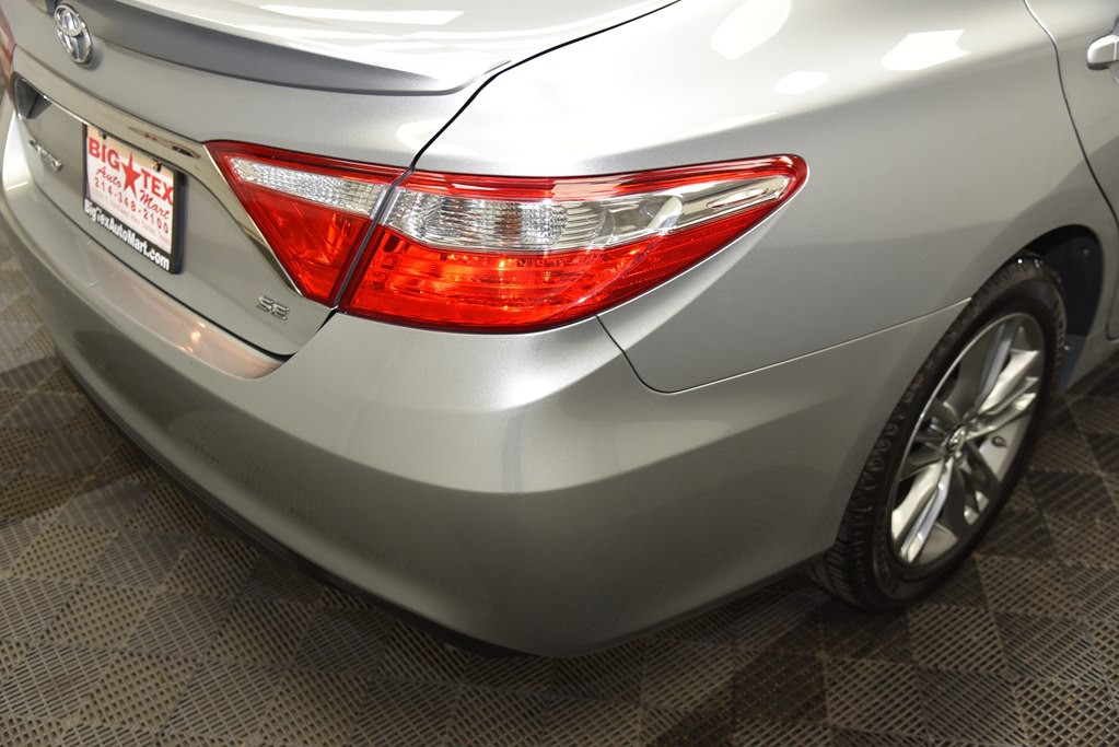 2017 Toyota Camry Image 12
