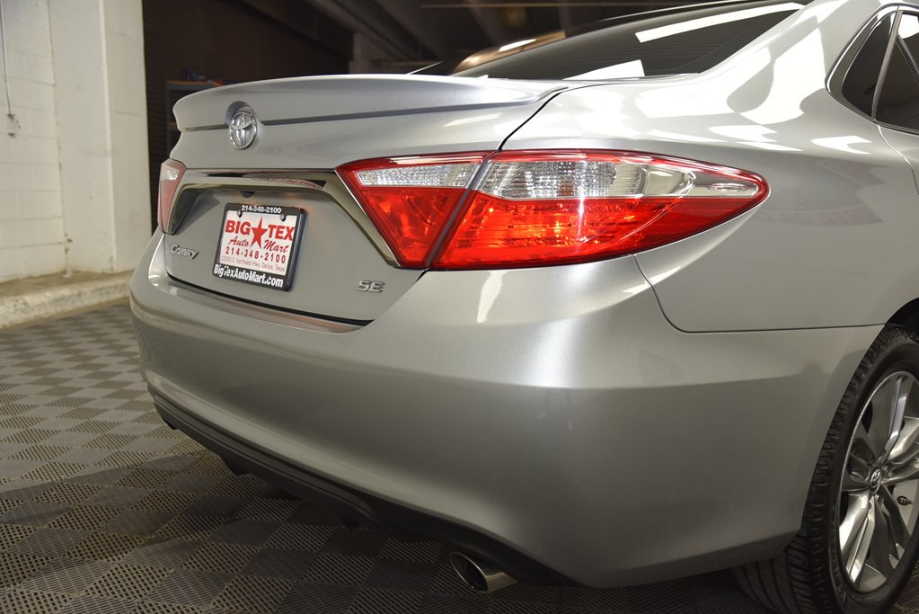 2017 Toyota Camry Image 13