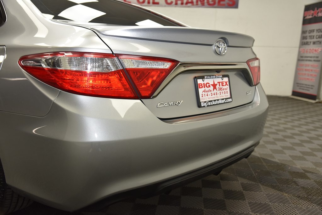2017 Toyota Camry Image 14