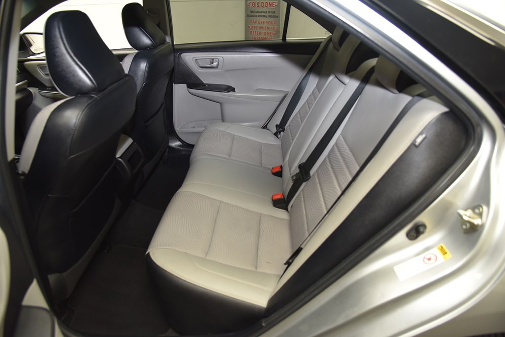 2017 Toyota Camry Image 15