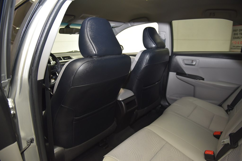 2017 Toyota Camry Image 16