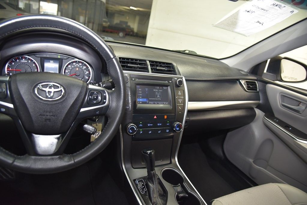 2017 Toyota Camry Image 20